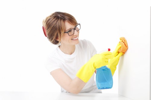 Cleaning team preparing a Bermondsey flat for handover